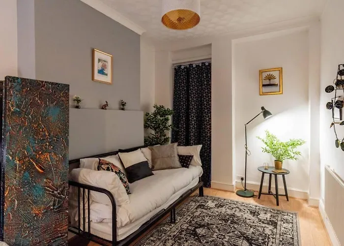 The Gatsby - Beautiful Spacious Central House
